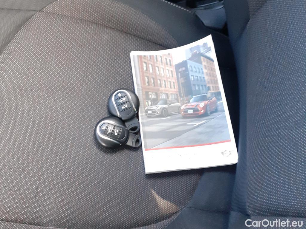  Mini  Cooper MINI MINI / 2014 / 5P / berlina con portón ONE 5 PUERTAS (CX) #22