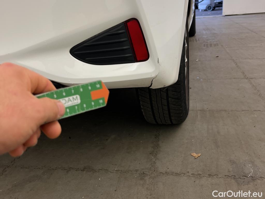  Toyota  Yaris TOYOTA  / 2017 / 5P / berlina con portón 1.5 100H Active #6