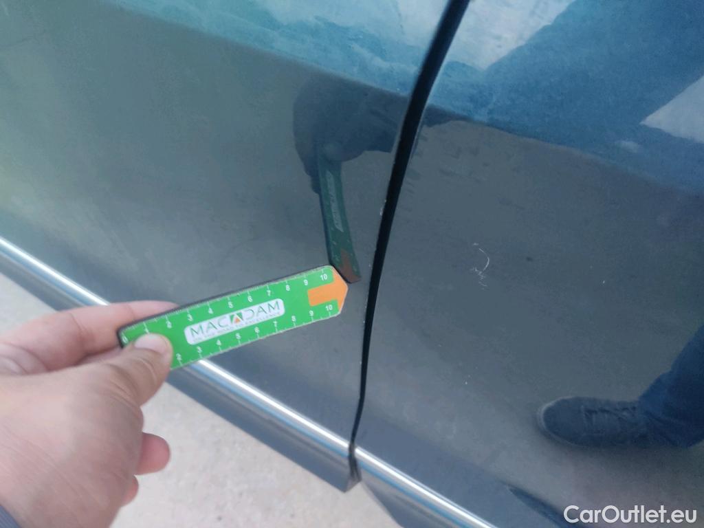  Volkswagen  Tiguan VOLKSWAGEN  / 2020 / 5P / todoterreno R-Line 2.0 TDI 110kW (150CV) DSG #4