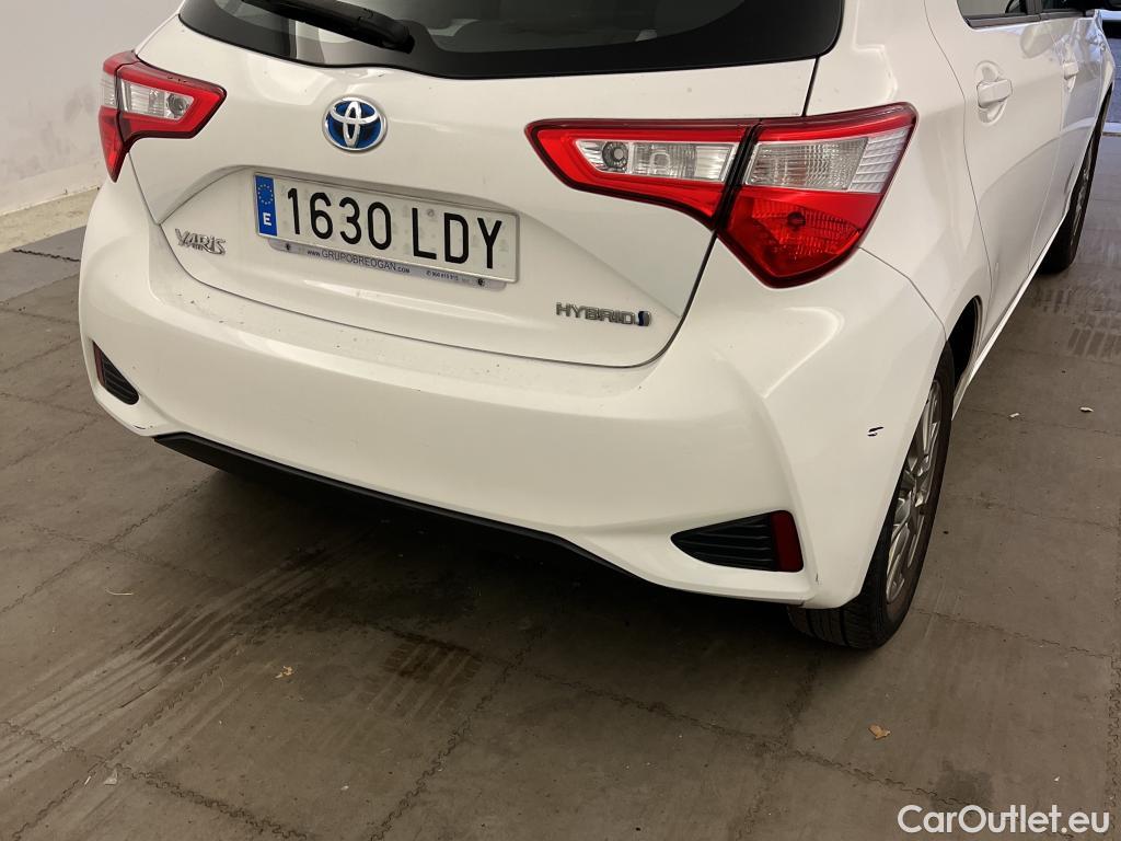  Toyota  Yaris TOYOTA  / 2017 / 5P / berlina con portón 1.5 100H Active #5