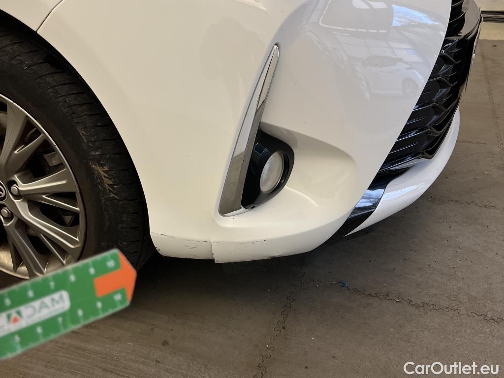  Toyota  Yaris TOYOTA  / 2017 / 5P / berlina con portón 1.5 100H Active #4