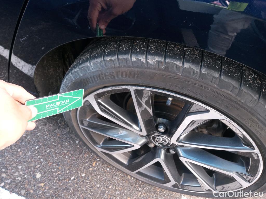  Toyota  Corolla TOYOTA  / 2019 / 5P / berlina con portón 2.0 180H ADVANCE E-CVT #7