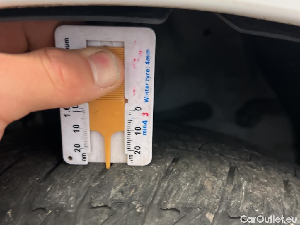  Toyota  Yaris TOYOTA  / 2017 / 5P / berlina con portón 1.5 100H Active #16