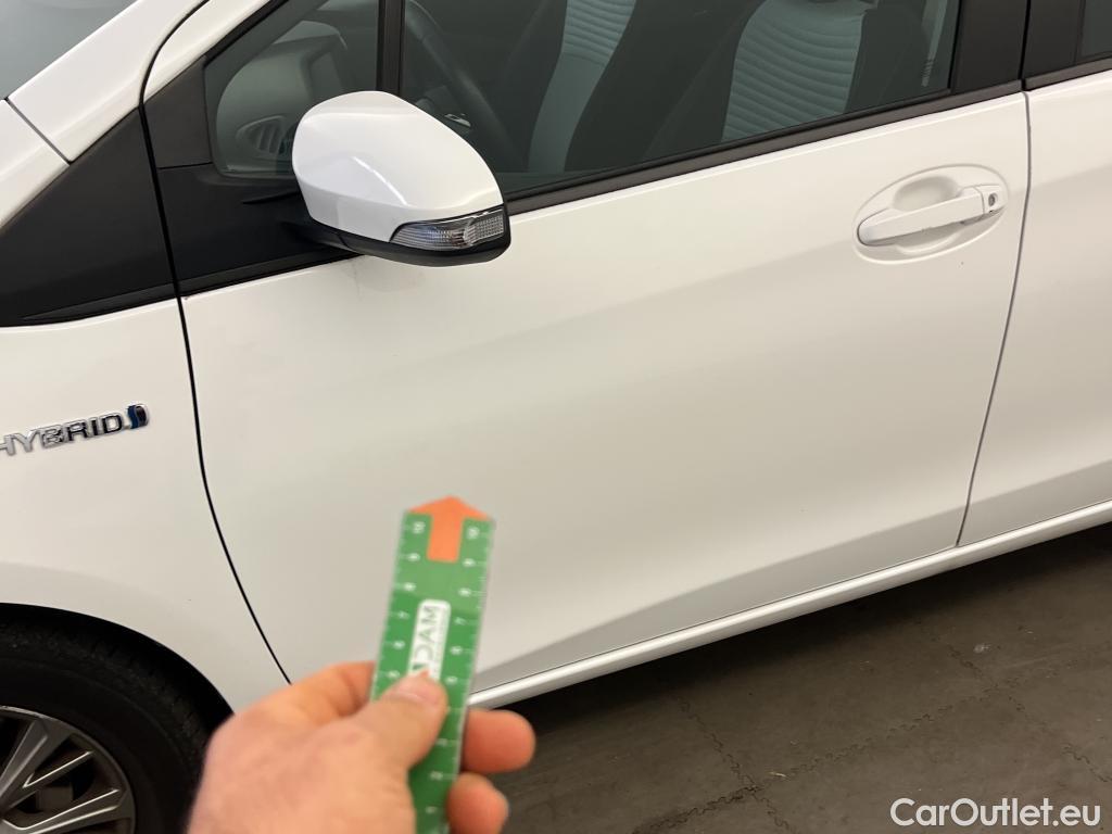  Toyota  Yaris TOYOTA  / 2017 / 5P / berlina con portón 1.5 100H Active #11