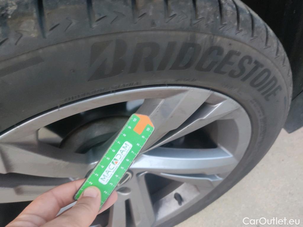  Volkswagen  Tiguan VOLKSWAGEN  / 2020 / 5P / todoterreno R-Line 2.0 TDI 110kW (150CV) DSG #39