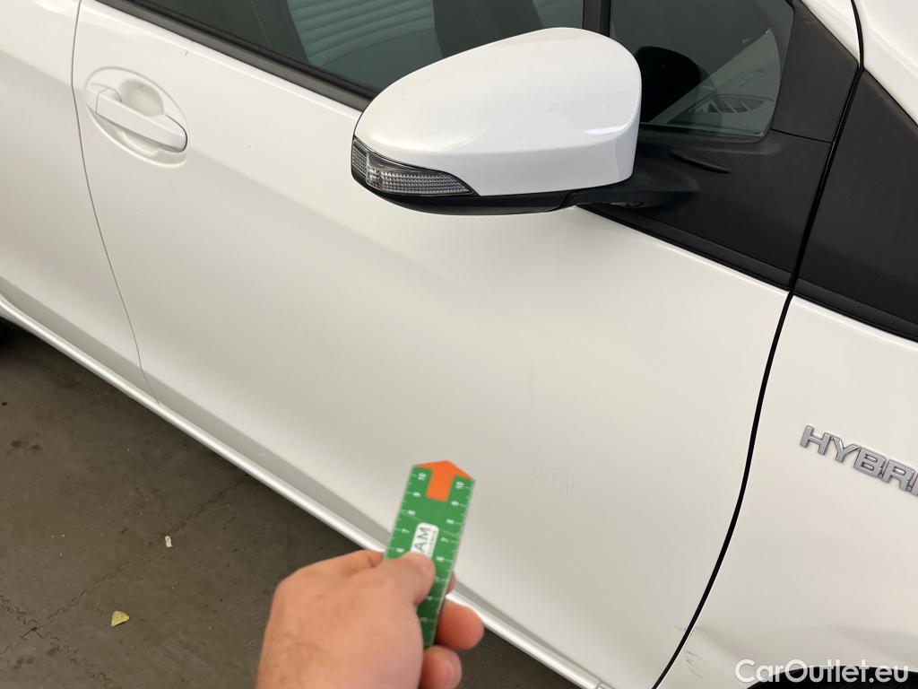  Toyota  Yaris TOYOTA  / 2017 / 5P / berlina con portón 1.5 100H Active #12