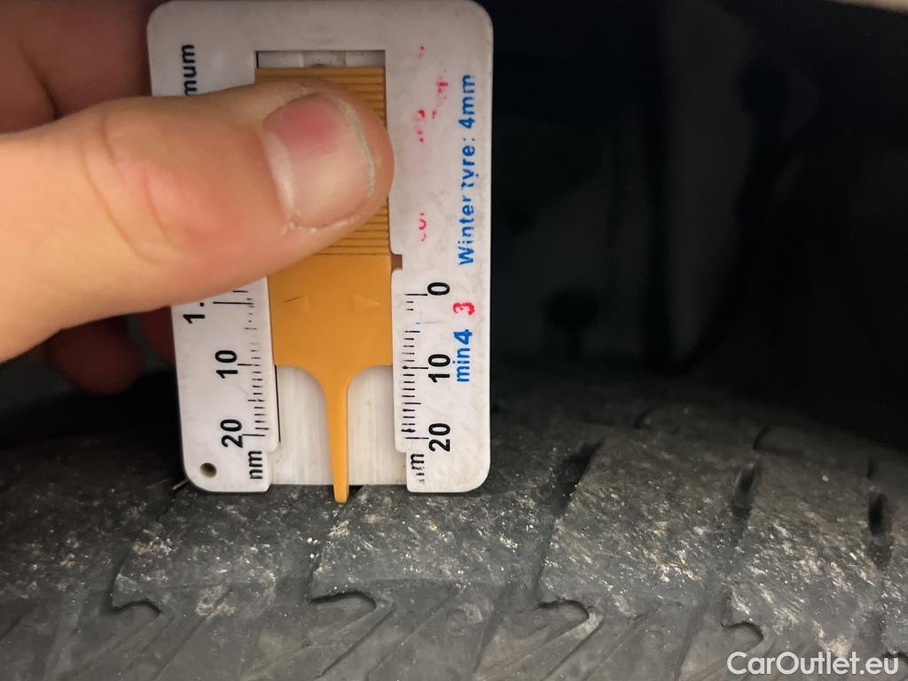  Toyota  Yaris TOYOTA  / 2017 / 5P / berlina con portón 1.5 100H Active #14