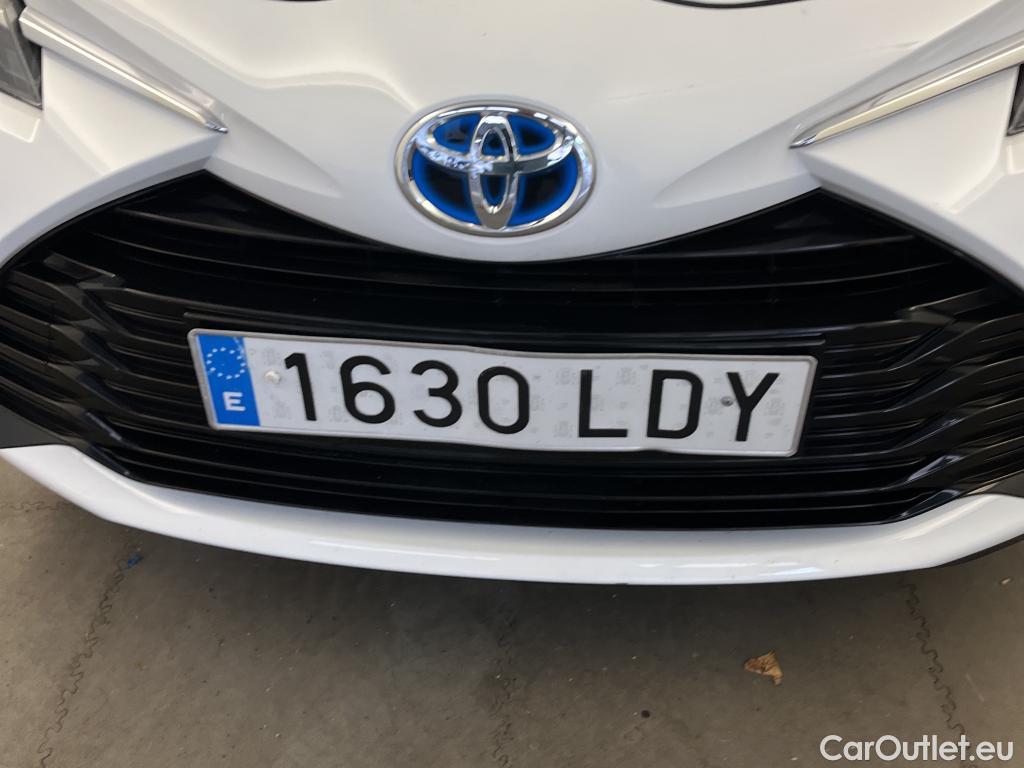  Toyota  Yaris TOYOTA  / 2017 / 5P / berlina con portón 1.5 100H Active #17