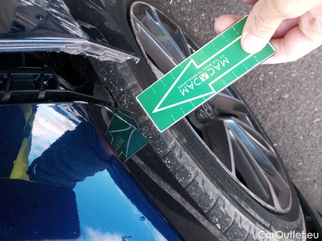  Toyota  Corolla TOYOTA  / 2019 / 5P / berlina con portón 2.0 180H ADVANCE E-CVT #19