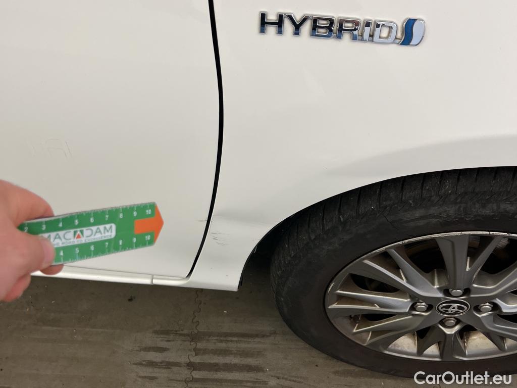  Toyota  Yaris TOYOTA  / 2017 / 5P / berlina con portón 1.5 100H Active #24