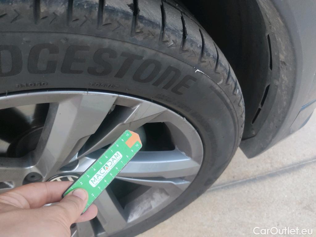  Volkswagen  Tiguan VOLKSWAGEN  / 2020 / 5P / todoterreno R-Line 2.0 TDI 110kW (150CV) DSG #13