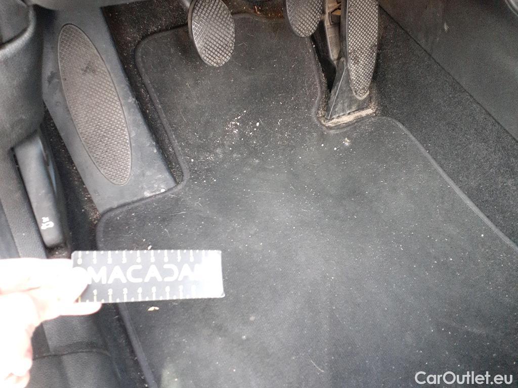  Mini  Cooper MINI MINI / 2014 / 5P / berlina con portón ONE 5 PUERTAS (CX) #33