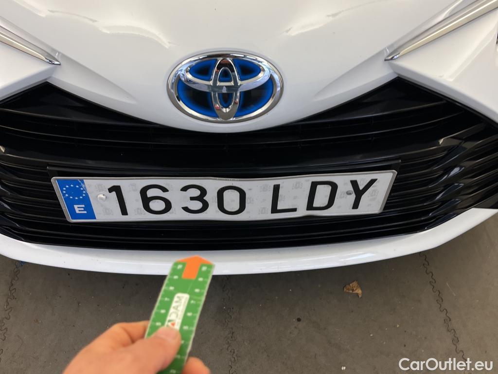  Toyota  Yaris TOYOTA  / 2017 / 5P / berlina con portón 1.5 100H Active #18