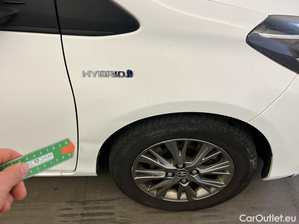  Toyota  Yaris TOYOTA  / 2017 / 5P / berlina con portón 1.5 100H Active #2