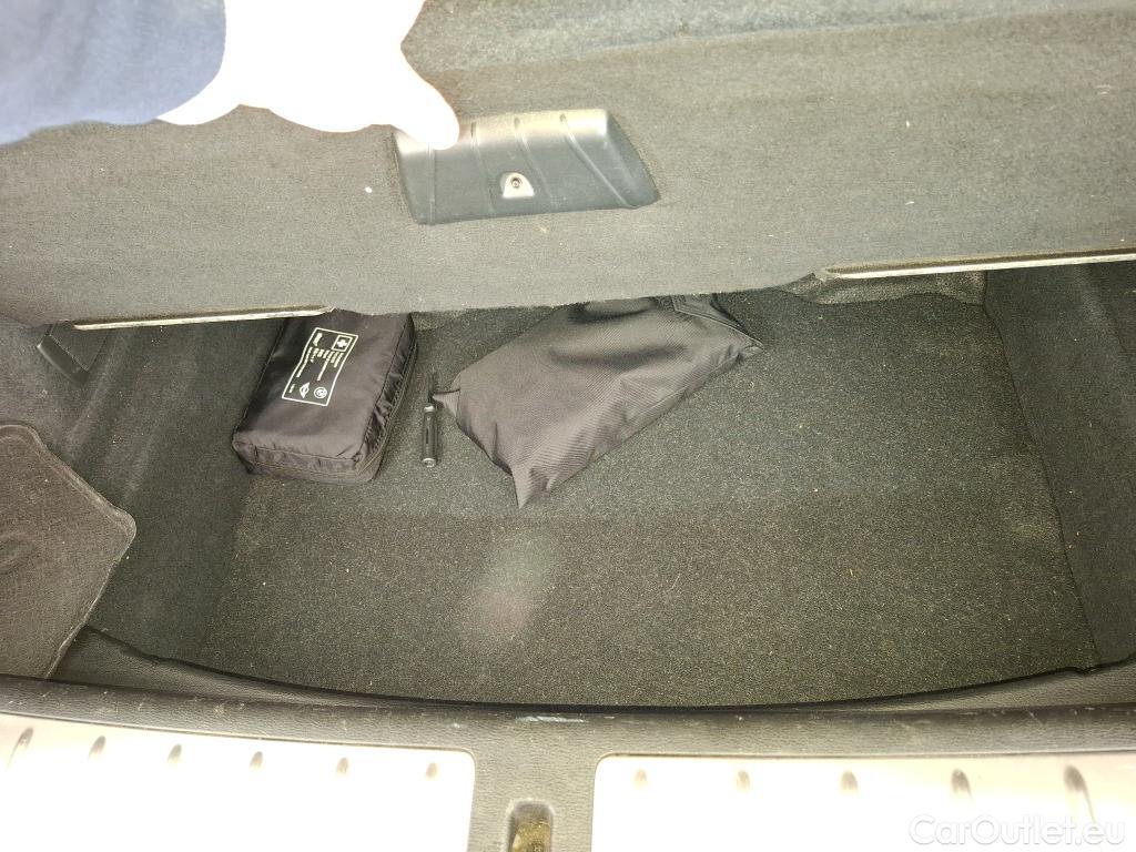  Bmw  X2 BMW  / 2017 / 5P / SUV sDrive20d Lounge BVA8 #9