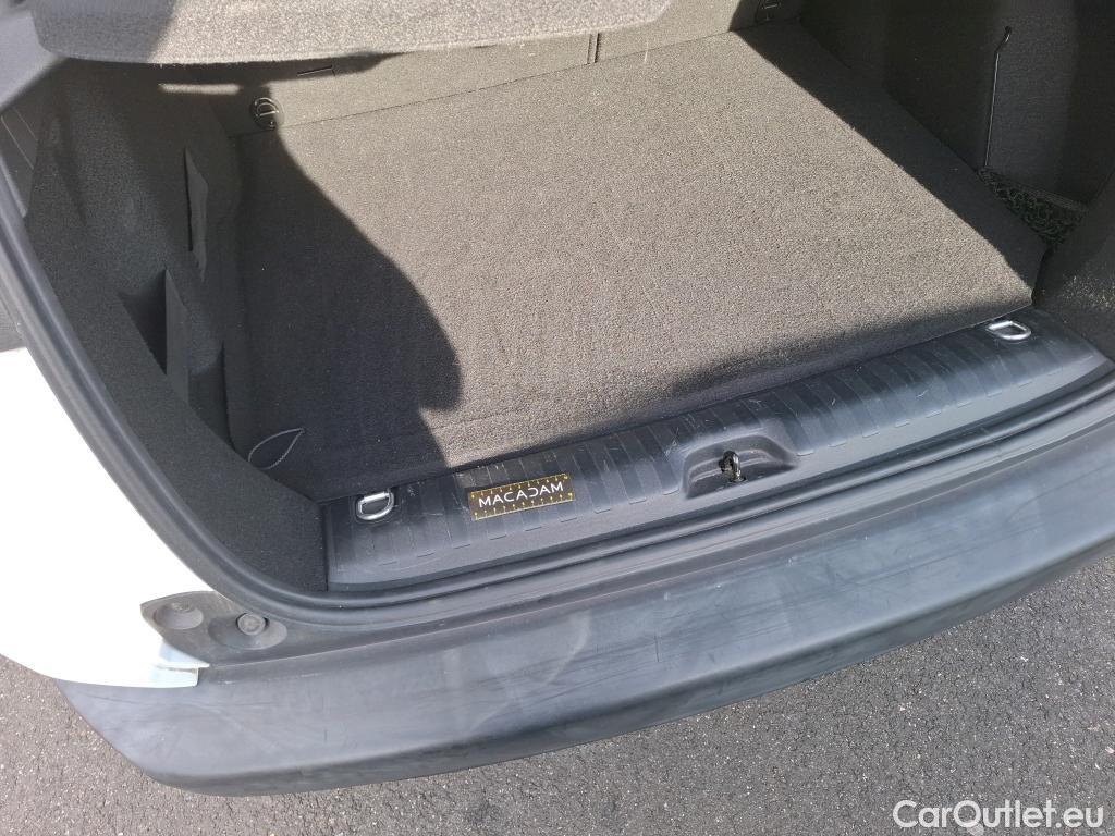  Peugeot  2008 PEUGEOT  / 2016 / 5P / Crossover Puretech 110 S&S ACTIVE #33