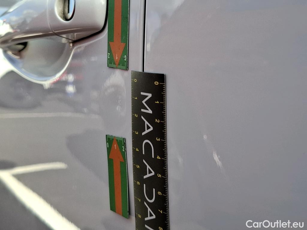  Peugeot  2008 PEUGEOT  / 2016 / 5P / Crossover Puretech 110 S&S ACTIVE #18