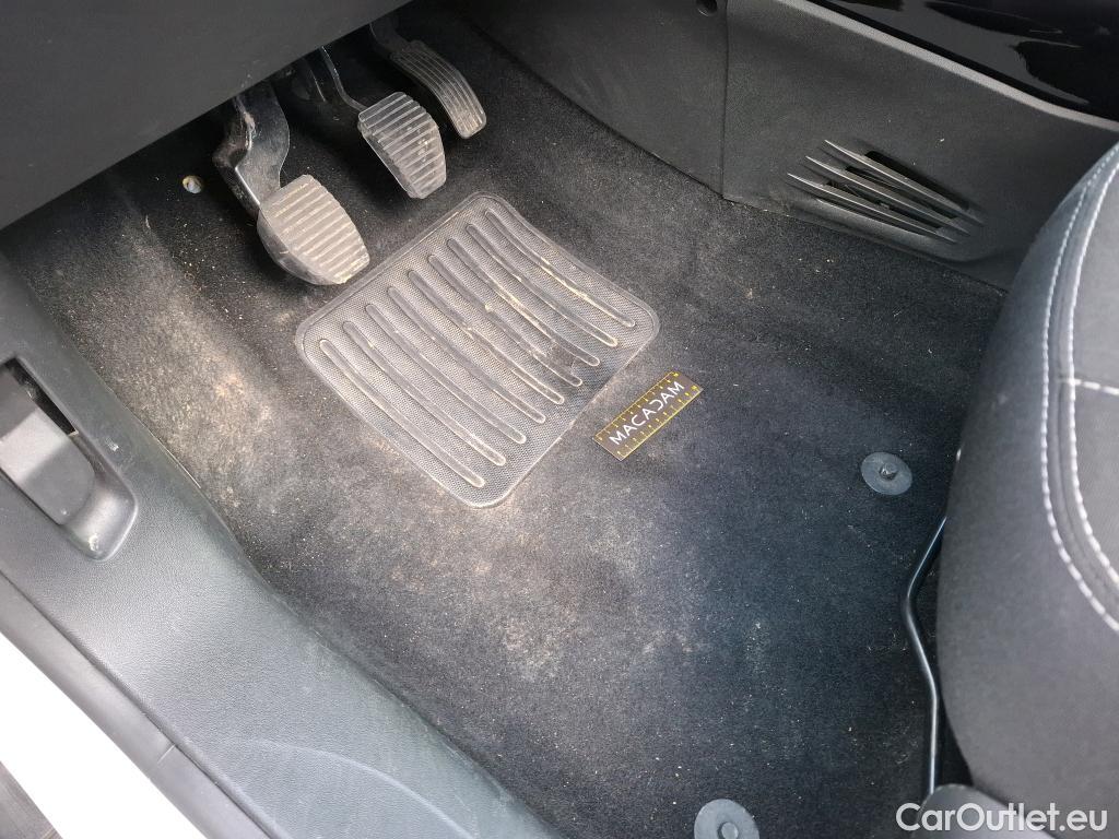  Peugeot  2008 PEUGEOT  / 2016 / 5P / Crossover Puretech 110 S&S ACTIVE #12