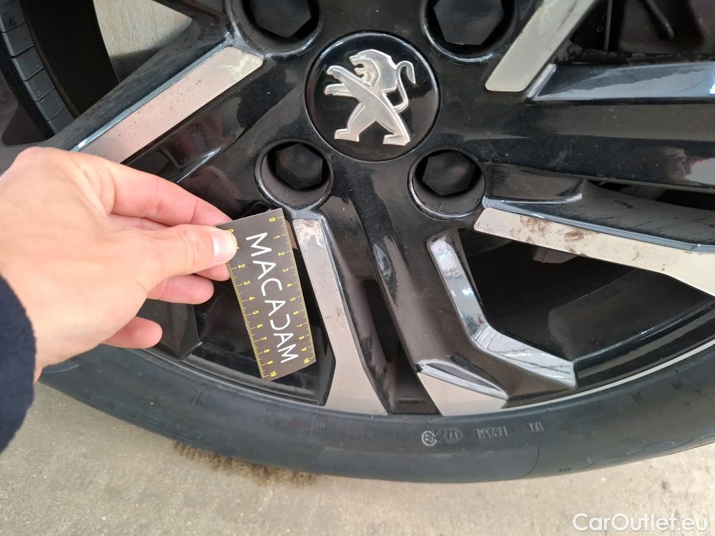  Peugeot  2008  Allure Business 1.5 HDi 130CV BVA8 E6d #60