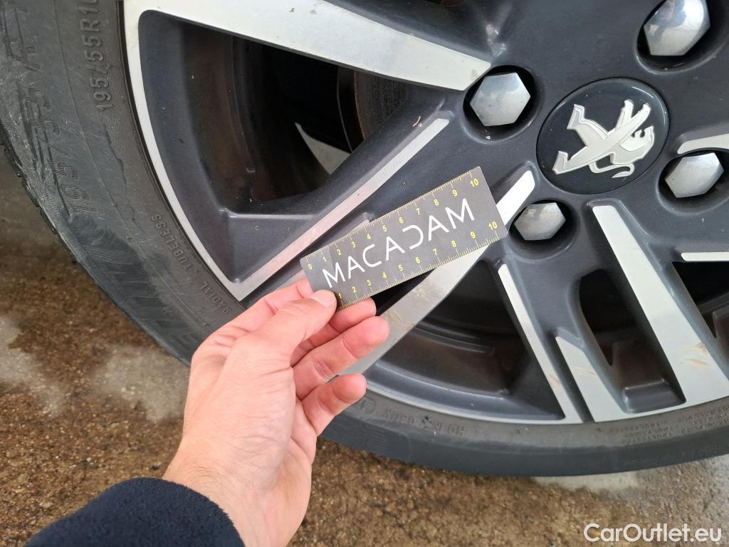  Peugeot  208  Allure Business 1.5 HDi 100CV BVM6 E6d #48