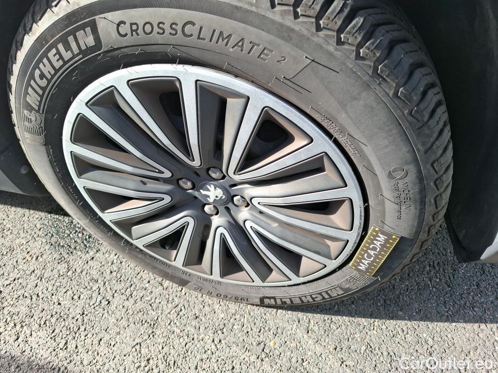  Peugeot  2008 PEUGEOT  / 2016 / 5P / Crossover Puretech 110 S&S ACTIVE #25