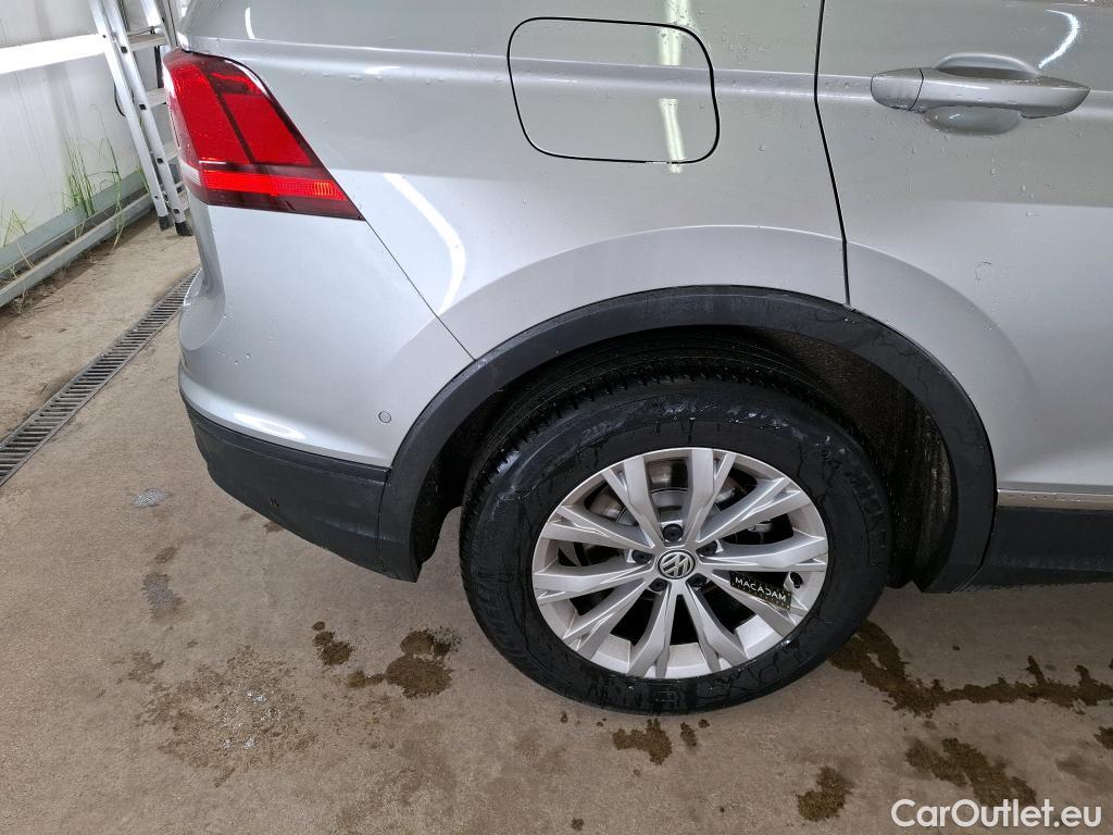  Volkswagen  Tiguan VOLKSWAGEN  / 2016 / 5P / SUV 2.0 TDI 150 DSG7 Confortline Business #28