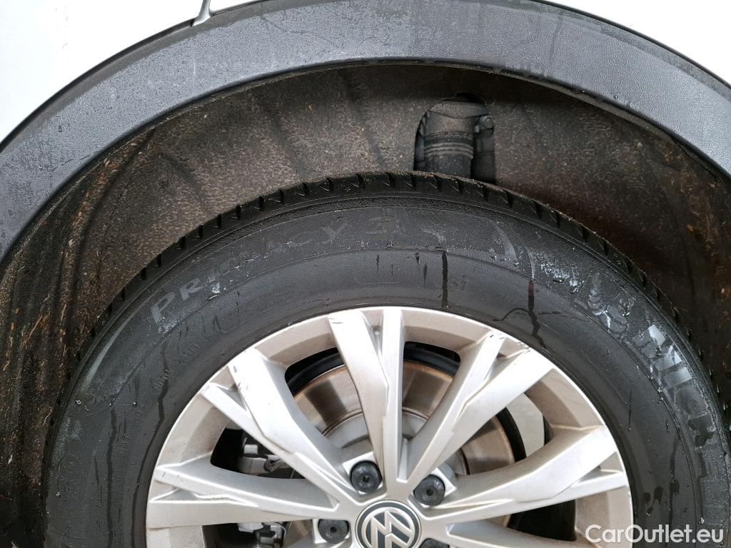  Volkswagen  Tiguan VOLKSWAGEN  / 2016 / 5P / SUV 2.0 TDI 150 DSG7 Confortline Business #3