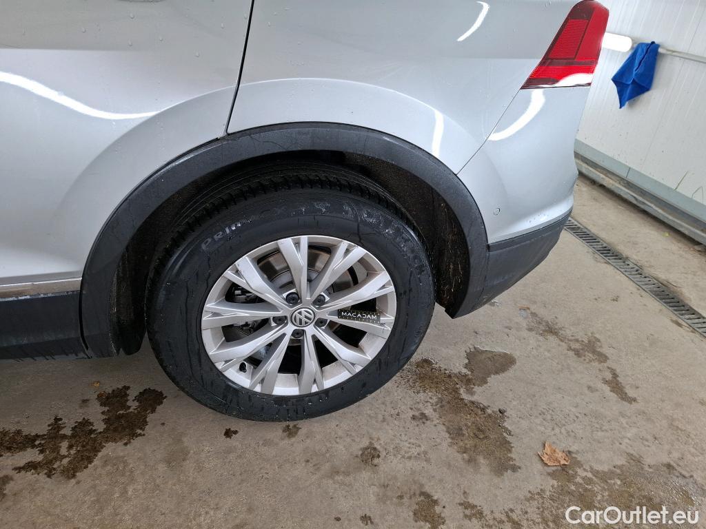  Volkswagen  Tiguan VOLKSWAGEN  / 2016 / 5P / SUV 2.0 TDI 150 DSG7 Confortline Business #23