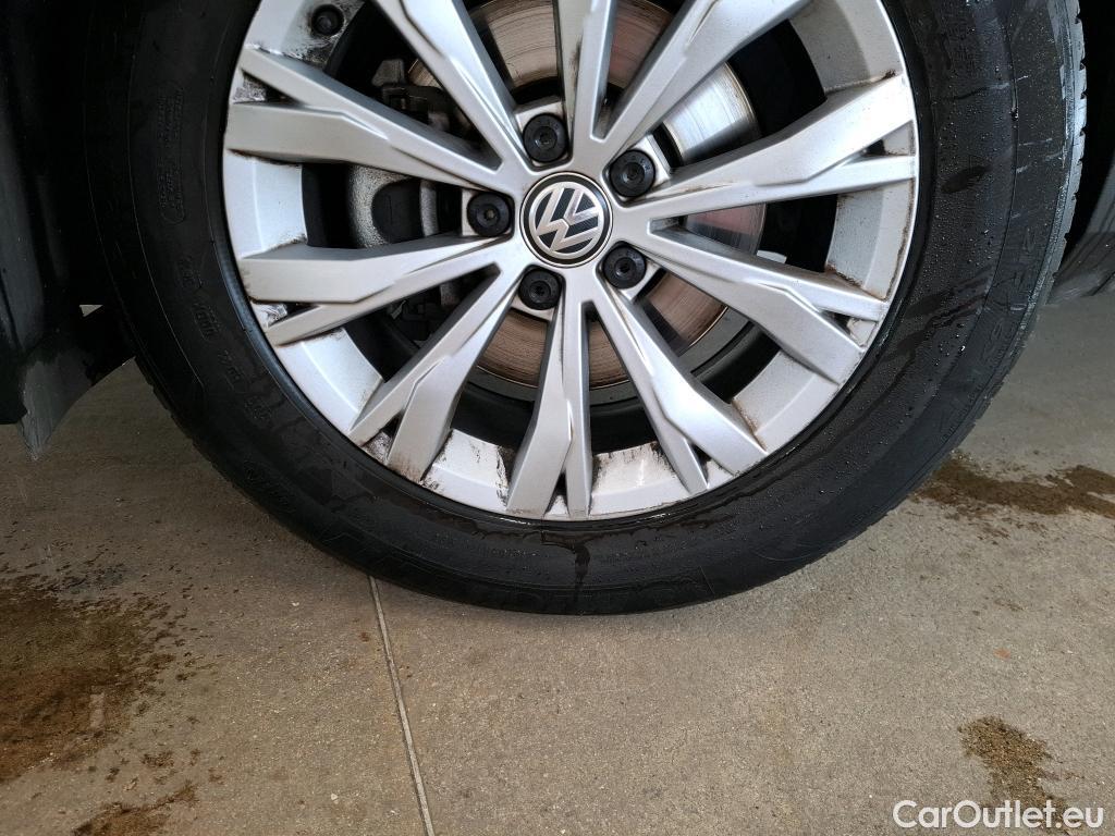  Volkswagen  Tiguan VOLKSWAGEN  / 2016 / 5P / SUV 2.0 TDI 150 DSG7 Confortline Business #17