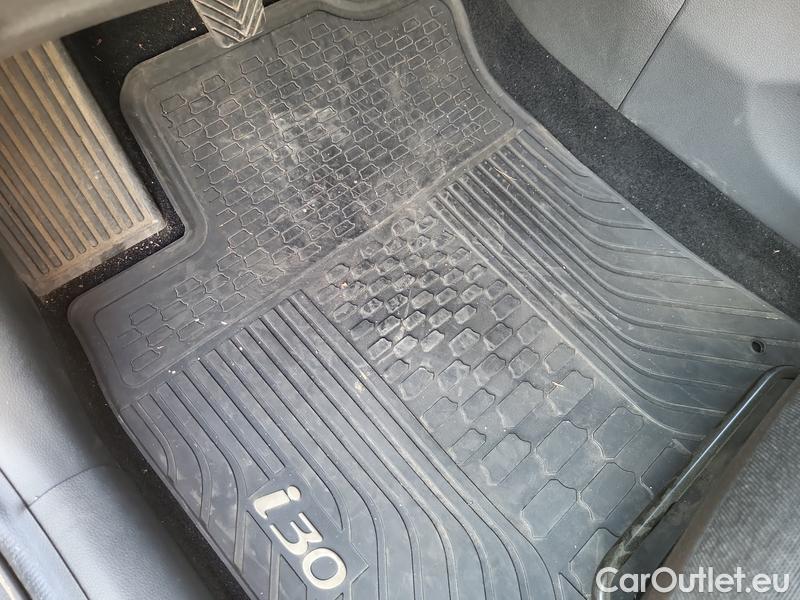  Hyundai  i30  (PD)(01.2017  ->)  kom.1.6CRDi 115 Smart #12