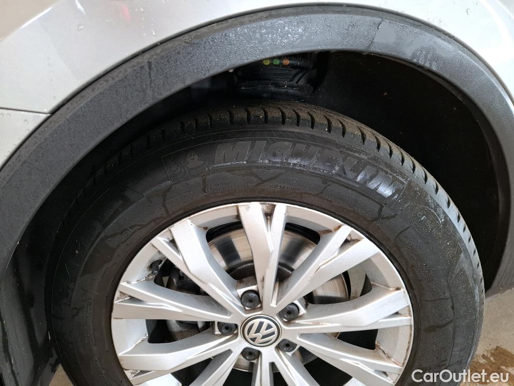  Volkswagen  Tiguan VOLKSWAGEN  / 2016 / 5P / SUV 2.0 TDI 150 DSG7 Confortline Business #16