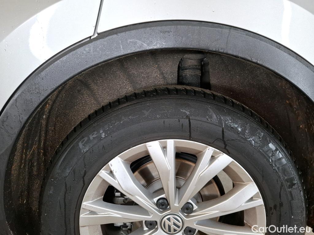  Volkswagen  Tiguan VOLKSWAGEN  / 2016 / 5P / SUV 2.0 TDI 150 DSG7 Confortline Business #14