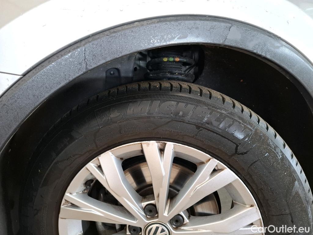  Volkswagen  Tiguan VOLKSWAGEN  / 2016 / 5P / SUV 2.0 TDI 150 DSG7 Confortline Business #5