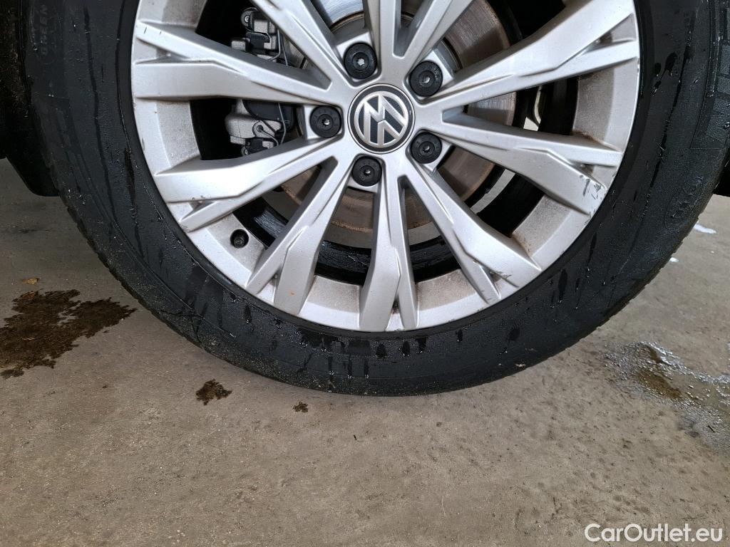  Volkswagen  Tiguan VOLKSWAGEN  / 2016 / 5P / SUV 2.0 TDI 150 DSG7 Confortline Business #4