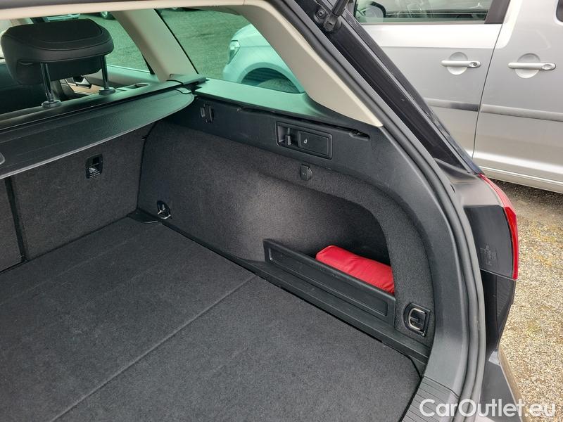  Volkswagen  Passat  Variant (CB5) (2019) Pas.Var.2.0TDI 140 Highline AT #32