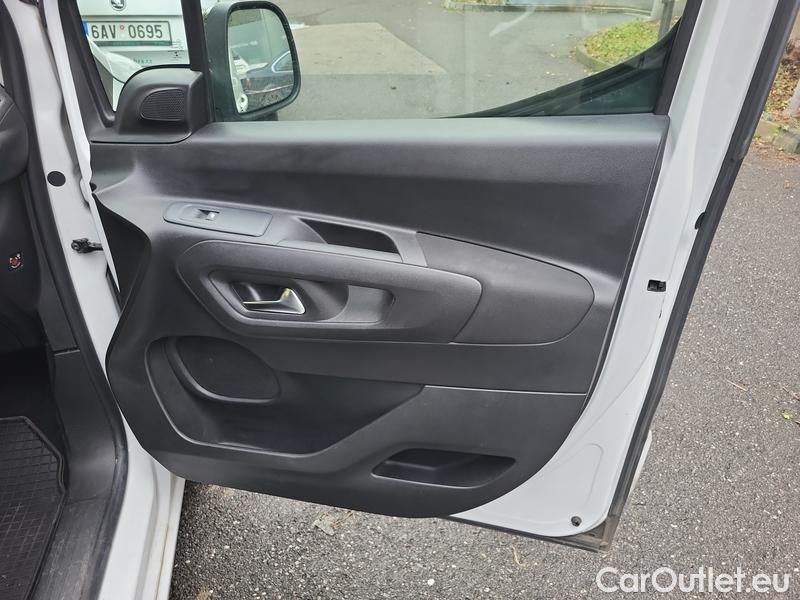  Opel  Combo  Life (E)  (2018) Com.L.1.5D 96 Elegance Plus 5d #17