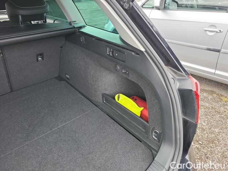  Volkswagen  Passat  Variant (CB5) (2019) Pas.Var.2.0TDI 110 Elegance #24