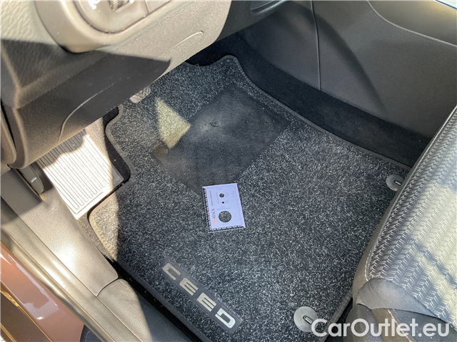  KIA  Cee'd Ceed SW 1.5 T-GDI 118 Top #25