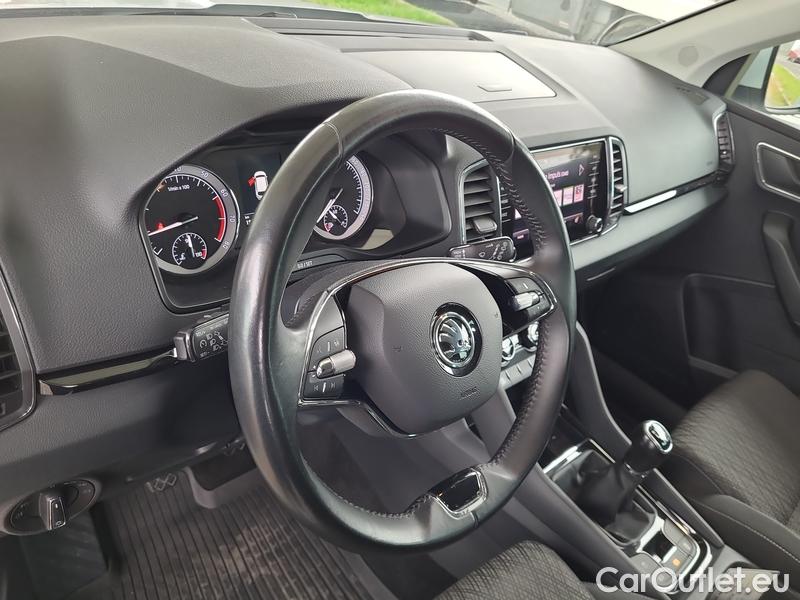  Skoda  Karoq  (NU)(2017->)  1.0 TSI 81 Style 5d #8