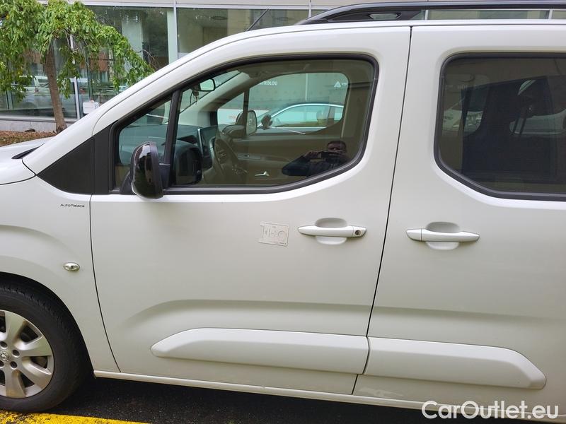  Opel  Combo  Life (E)  (2018) Com.L.1.5D 96 Elegance Plus 5d #4