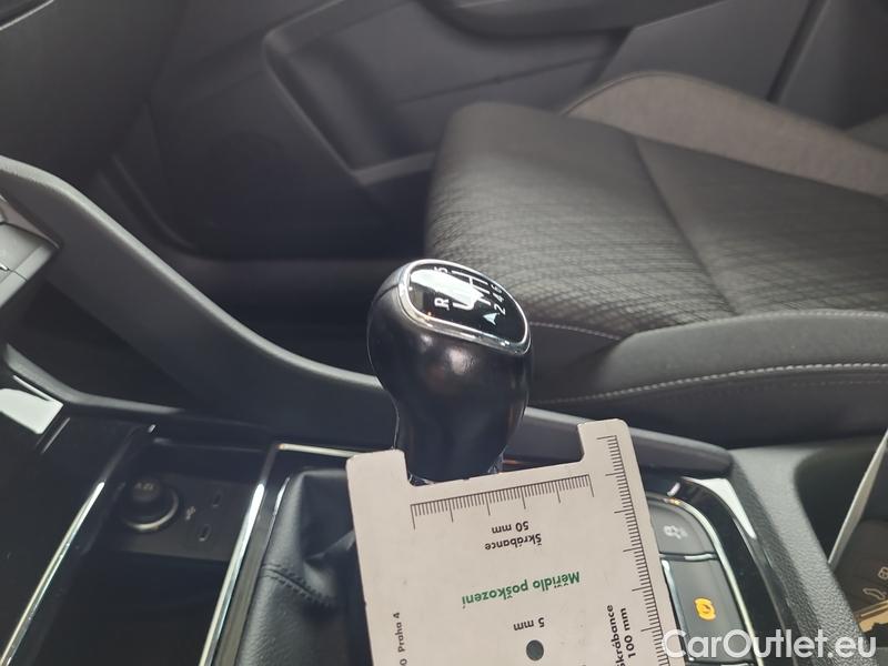  Skoda  Karoq  (NU)(2017->)  1.0 TSI 81 Style 5d #9