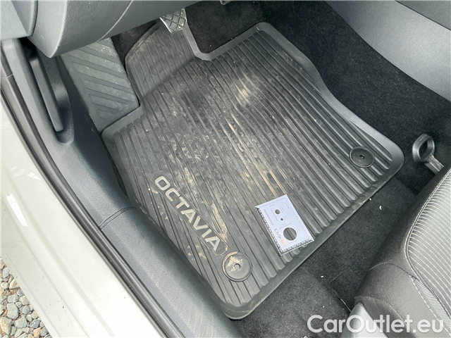  Skoda  Octavia Oct.2.0TDI 110 Ambition 5d #12