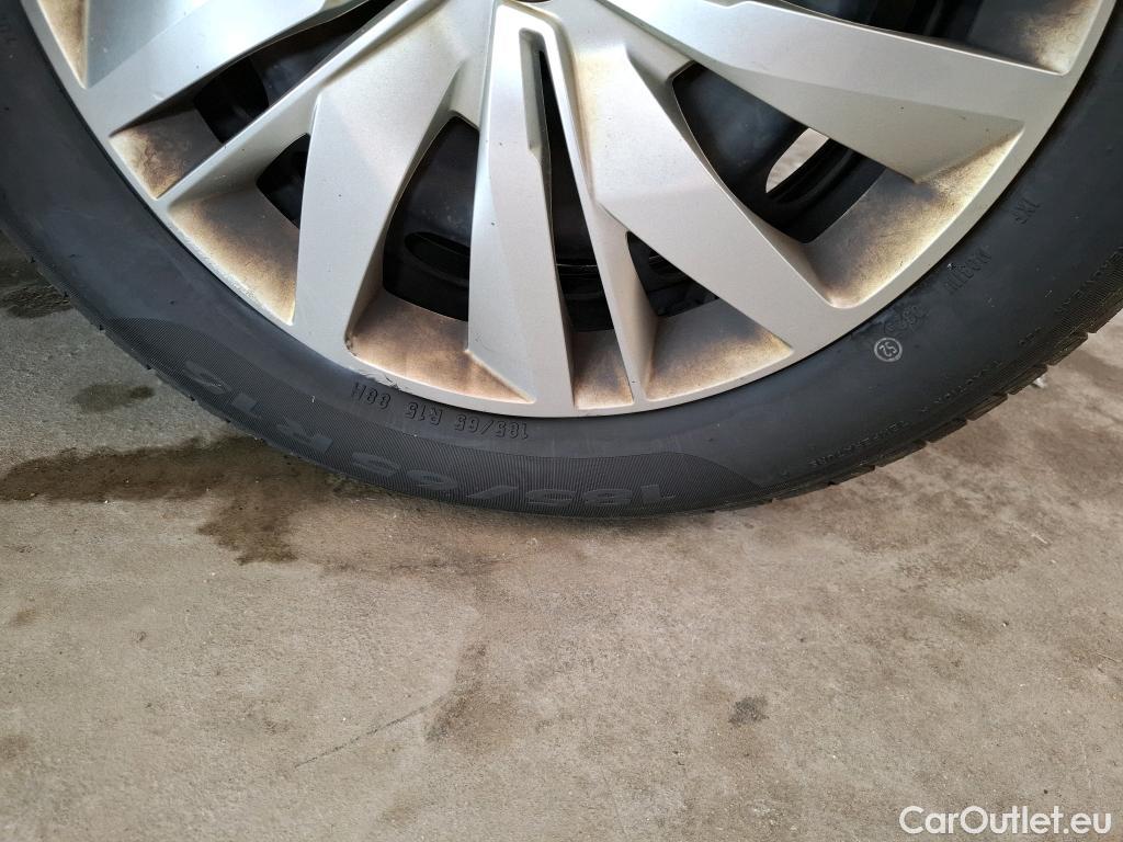  Peugeot  208  Premium 1.5 HDi 100CV BVM6 E6d #37