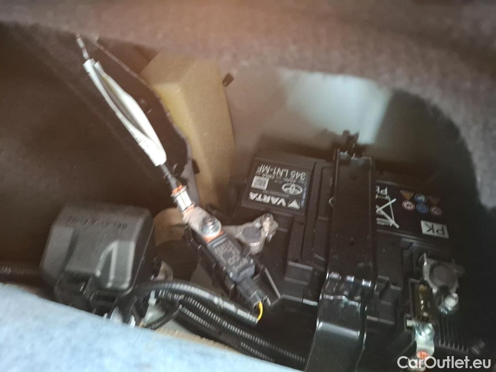  Toyota  Corolla TOYOTA  Touring Sports / 2018 / 5P / Break Hybride 184h Dynamic Business Stage Acad #13