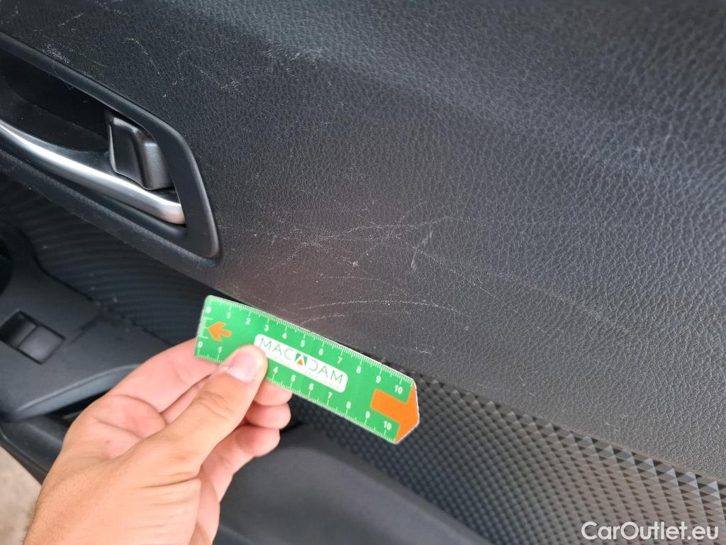  Toyota  C-HR TOYOTA  / 2016 / 5P / SUV 1.8 Hybride 122 Dynamic Business Stage A #4