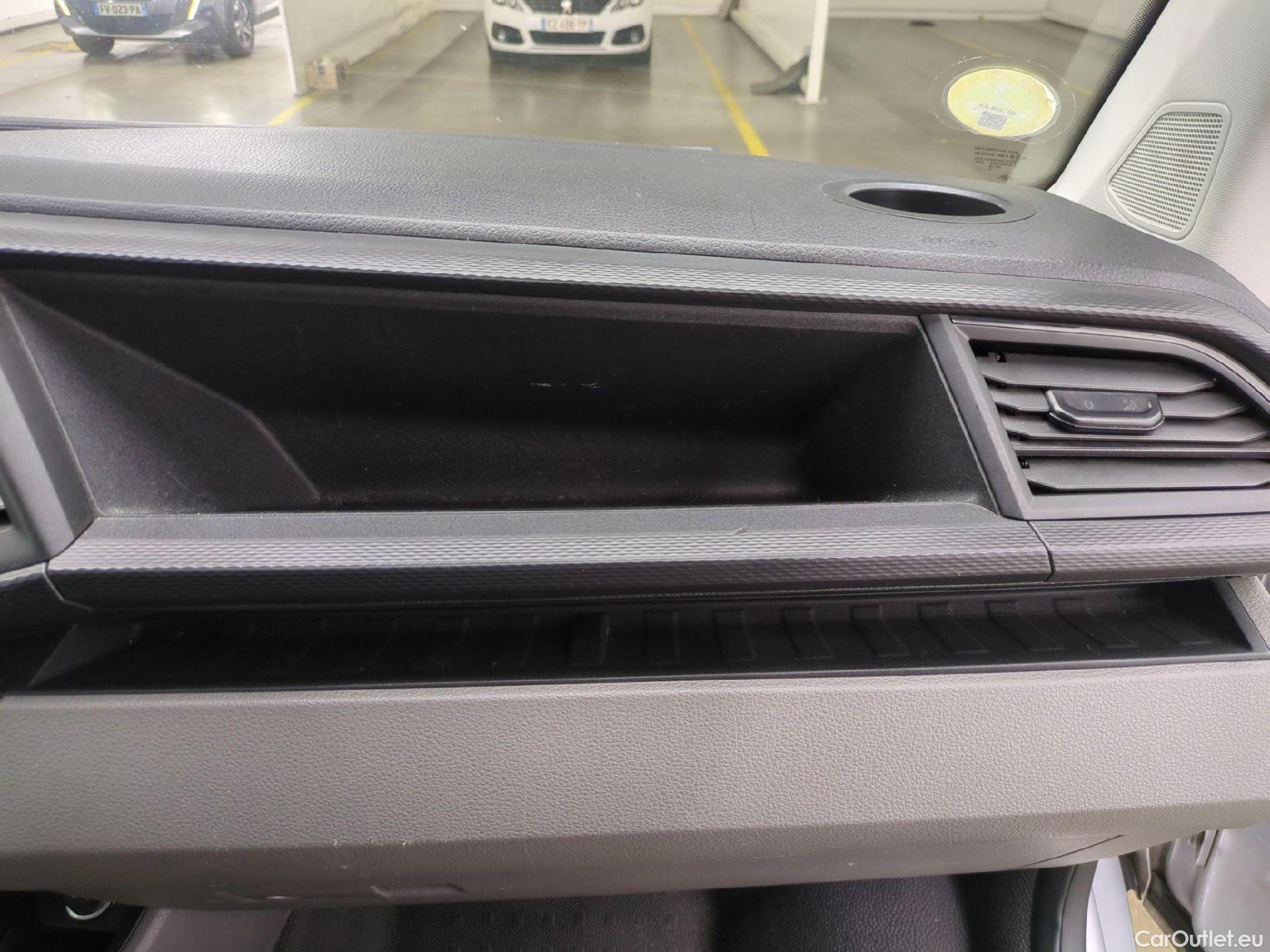  Volkswagen  Transporter VOLKSWAGEN  / 2019 / 4P / Fourgon tôlé 2.0 TDi 150 DSG7 L1H1 Business Plus #2