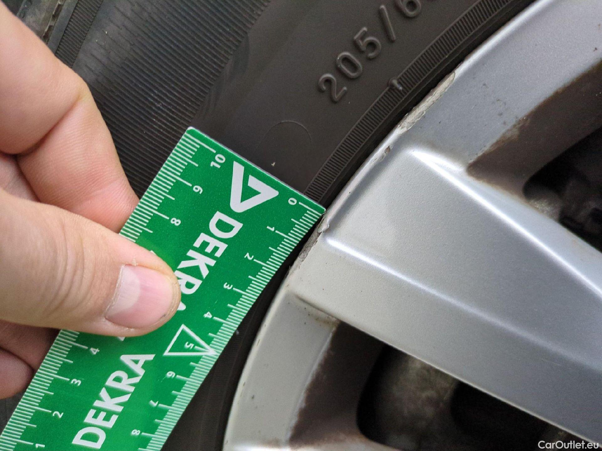  Volkswagen  Transporter VOLKSWAGEN  / 2019 / 4P / Fourgon tôlé 2.0 TDi 150 DSG7 L1H1 Business Plus #6