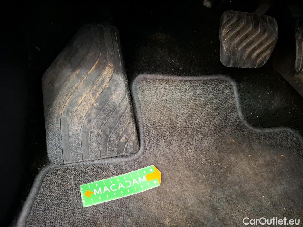  Renault  Kadjar RENAULT  / 2018 / 5P / Crossover Intens TCe 140 EDC FAP - 21 #89