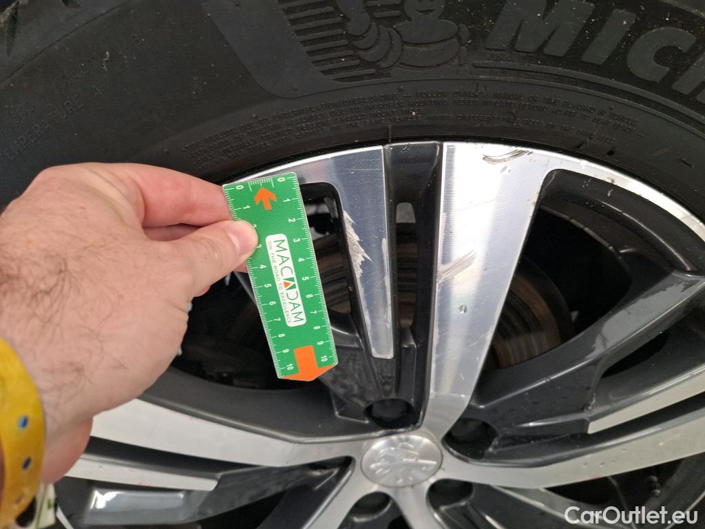  Peugeot  3008  Allure Pack 1.2 PureTech 130CV BVA8 E6d #17