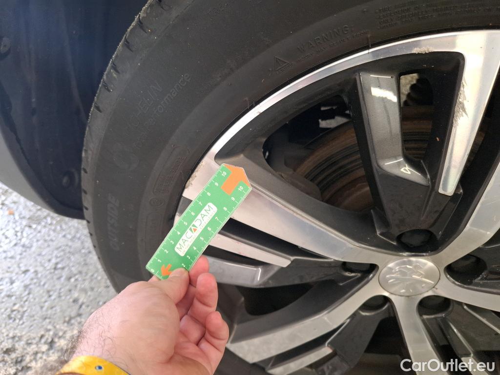  Peugeot  3008  Allure Pack 1.2 PureTech 130CV BVA8 E6d #19